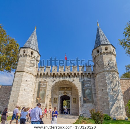 ISTANBUL, TURKEY - SEPTEMBER 27, 2013: The Gate of Salutation Topkapi Palace and tourists visiting. Topkapi Palace is the largest and oldest palaces in the world to survive to the present day.