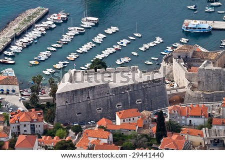 Jo je najljepi starac na svijetu - Dubrovnik ❣ - Page 2 Stock-photo-dubrovnik-old-city-walls-detail-fortress-revelin-with-entrance-to-the-old-city-port-extreme-tele-29441440