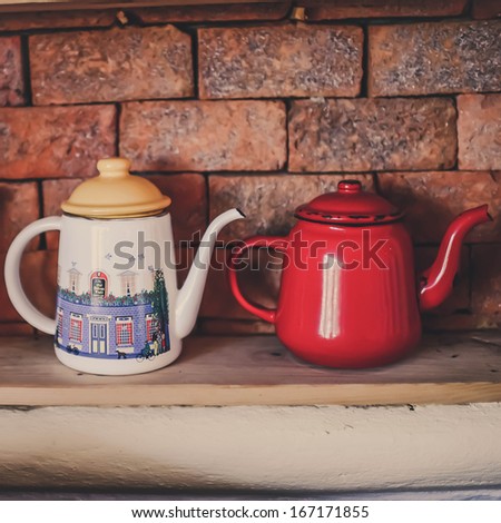 red vintage metallic kettle on shelf