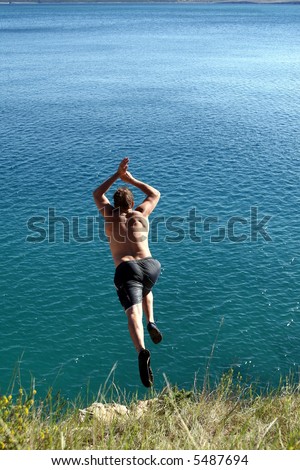 Riskin\' It A young man jumps from a cliff into the sea!