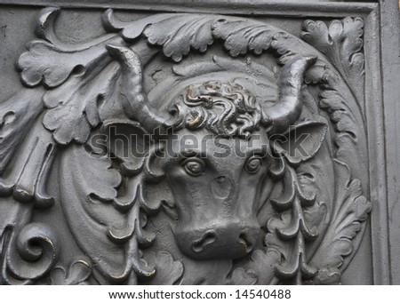 Details of a gun carriage (of a bronze gun). Images of leaves and heads of the bull