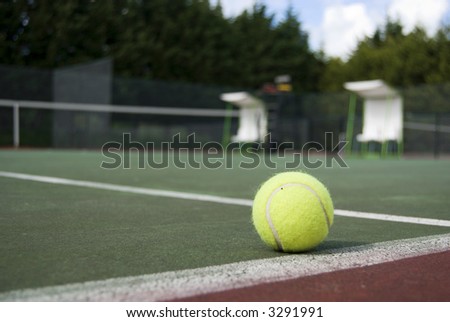 tennis ball in the a tennis court, valid ball