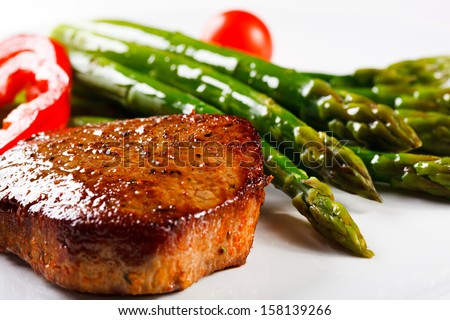 Grilled steak and asparagus