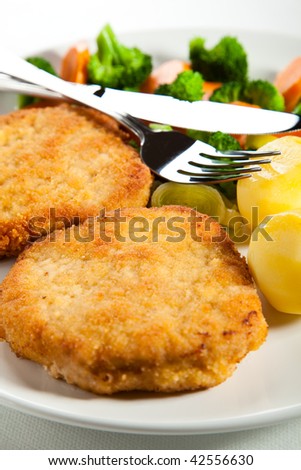 Fried chop pork and vegetable salad