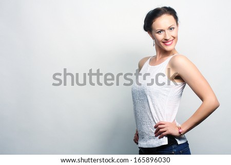 brunette woman casual portrait in positive view, big smile