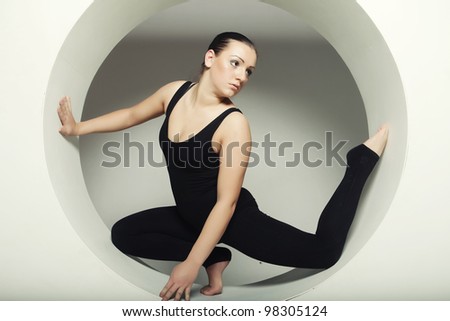 sporty woman posing in a circle