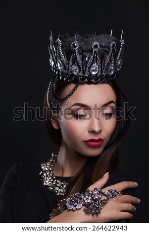 Portrait of woman in black crown