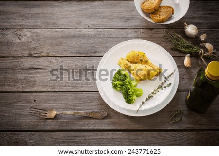 chicken on plate on wooden background
