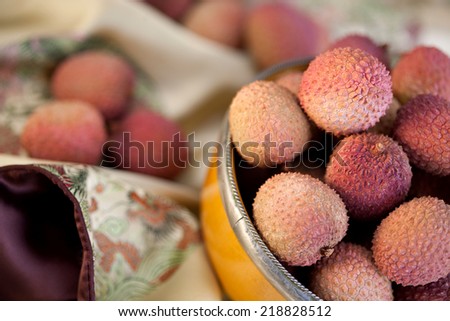 litchi fruit in a bowl