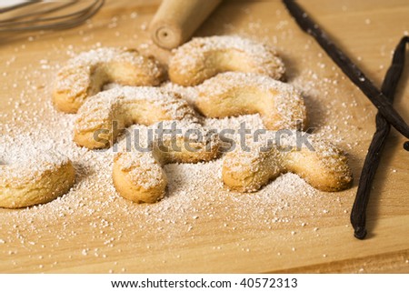 vanillekipferl, an austrian pastry made for christmas, with vanilla pods and powdered sugar