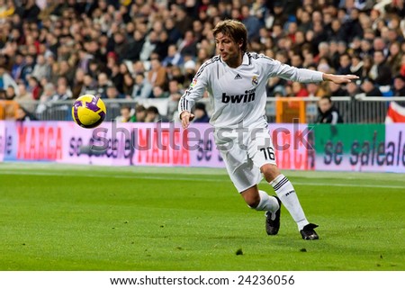 stock-photo-madrid-jan-gabriel-heinze-of-real-madrid-during-a-spanish-first-division-league-match-24236056.jpg