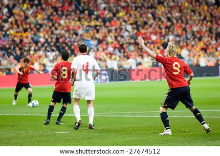 MADRID - MAR 28: Spain\'s Fernando Torres calls for the pass during the second half of their 1-0 victory over Turkey in their World Cup Qualifier March 28, 2009 in Madrid, Spain.