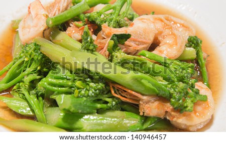 prawns with broccoli fried sauce on white dish