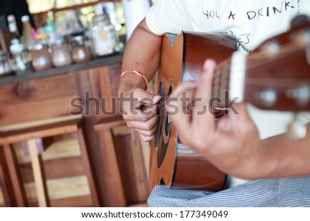 Guitarist plays guitar in cafe