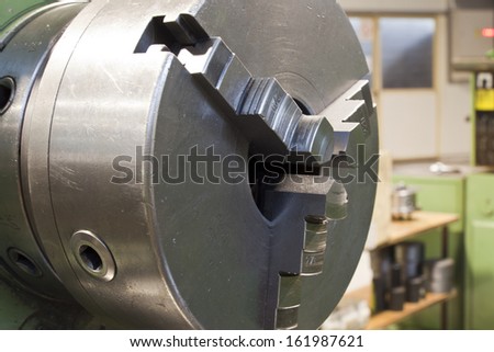 metal head for clamping on a lathe