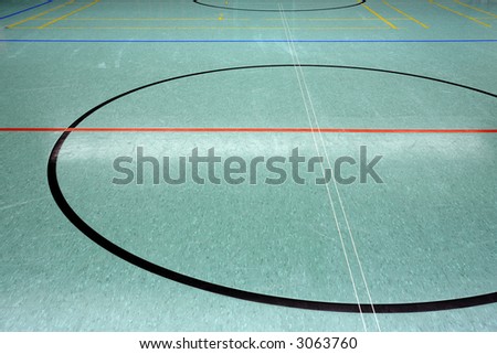 a green floor in a gymnasium