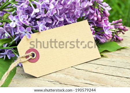 lilac with label on wooden board/lilac/flowers