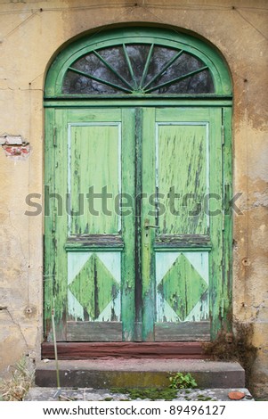 Old green door/old house/come in
