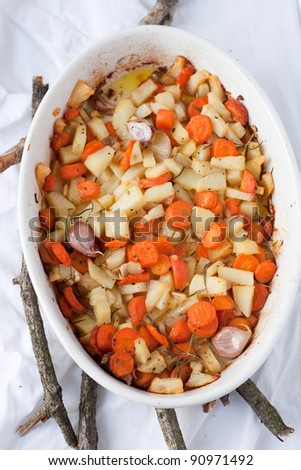Potatoes, carrots and onions baked in an oven from above