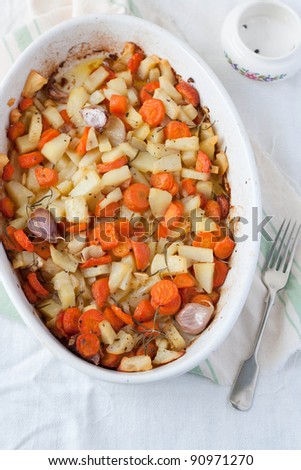 Potatoes, carrots and onions baked in an oven from above