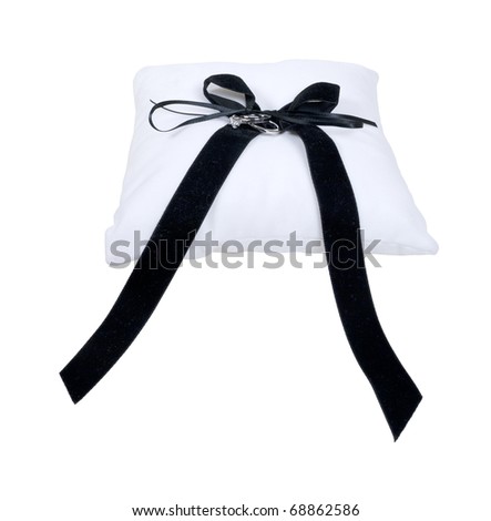  Pillow and wedding rings with a large ribbon for the wedding ceremony 