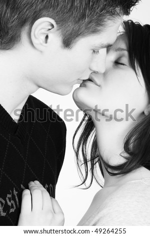 black and white photography kiss. kissing in lack and white