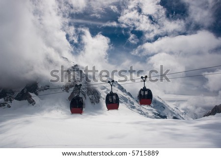 Gondola lifts over the \