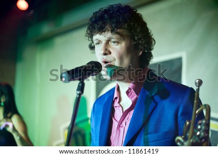 James Lynch singing. Concert in restaurant Tinkoff in Moscow, Russia. In the  23 of april 2008 year.
