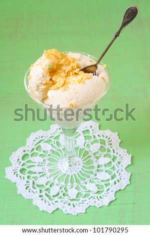 Banana ice cream with cornflakes