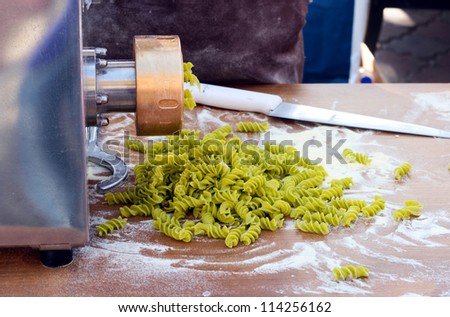 Machine making pasta