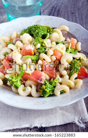 Creamy broccoli and salmon pasta