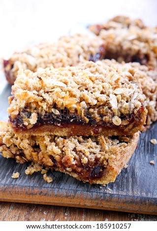 Wholewheat, oat bars with fruit filling