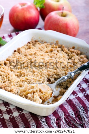 Apple crumble with wholemeal and oat topping