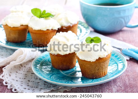 Earl Grey low fat muffins with spread on top