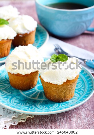 Earl Grey low fat muffins with spread on top