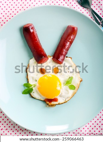 Fried egg and sausage decorated as a bunny face