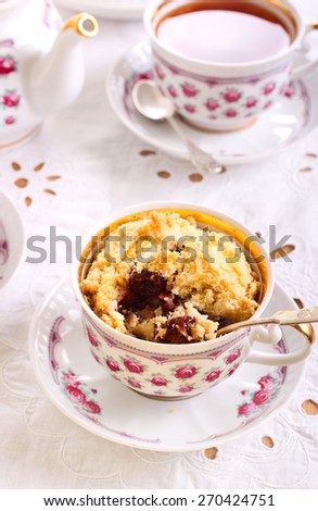 Berry crumble topping cupcakes baked in cups