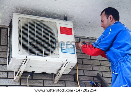 Air Conditioner Worker
