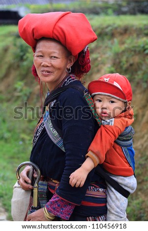 SAPA - JUL 23: Unidentified hill tribe mother and her son at the Red Dao Ethnic Minority on July 23, 2012 in Sapa, Vietnam. Red Dao Minority are the 9th largest ethnic group in Vietnam.