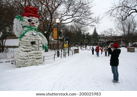 CHICAGO, IL, US - FEBRUARY 01, 2007: Unidentified visitors visit big snowman in Lincoln Park with snow at winter in Chicago, Illinois.