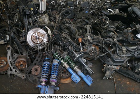 Used Vehicle spare parts, second hand, for sale in garage