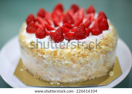 ice-cream cake with many strawberry for birthday party