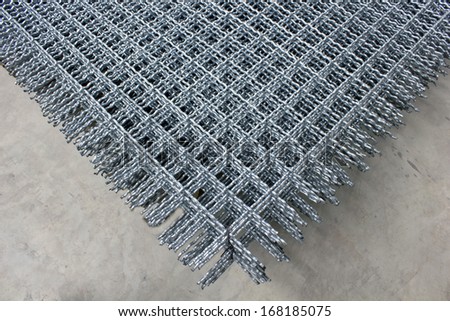 Metal is used to fabricate thin knit a square. Protection of animals used for leak