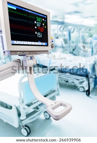 Electrocardiogram monitor in intensive care unit