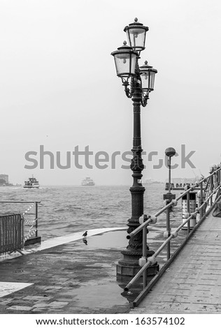 Lantern at the promenade in front of the Doge\'s Palace - Venice, Italy (black and white)