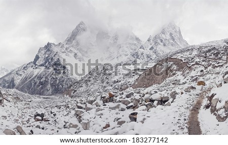 The tourists are on the trail in the area of the Everest - Nepal, Himalayas