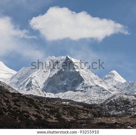 Island peak (6189 m) in district Mt. Everest - Nepal, Himalayas