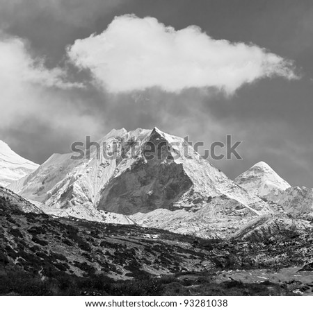 Island peak (6189 m) in district Mt. Everest (black and white) - Nepal, Himalayas