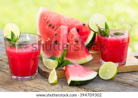 Watermelon smoothies with lime and mint