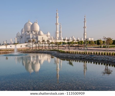 Sheikh Zayed Mosque in Middle East United Arab Emirates with reflection on water. Abu Dhabi.